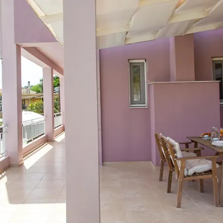 Nikoleta Villa *