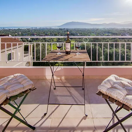 Nikoleta Villa Apolpaina
